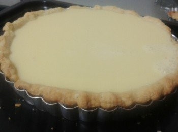 step3: 將檸檬餡料倒入塔皮內