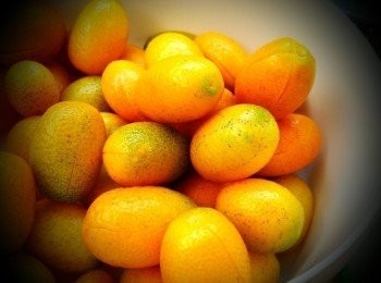 step1: 把金棗洗淨用餐巾紙擦淨切十字