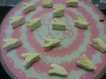 step4: 切件，沾上砂糖。