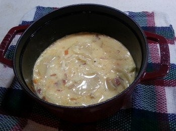 step7: 熄火，加入蛋奶混合物及芝士
