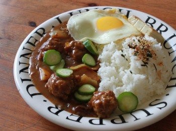 step1: 剩下的隔夜<span class="group_1">咖哩</span>一份加熱（就是我之前做很多的<span class="group_1">咖哩</span>囤著）