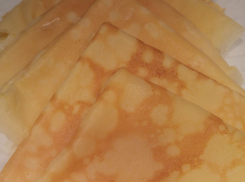 step6: 每一份皮可先摺成三角型放入雪櫃雪凍備用。