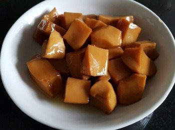 step2: 罐頭螺肉，稍為再切細粒少少