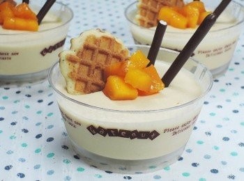 step8: 上桌前用些芒果丁與餅乾裝飾，是不是很棒啊!!