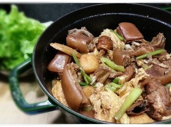 step23: 食羊腩時可以用電磁爐,一邊食一邊烚生菜食,羊肉用腐乳醬點食