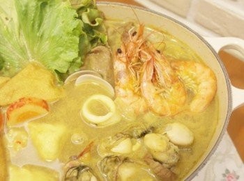 step6: 咖哩的氣味辛香與香氣濃厚的椰奶真是絕配!!!! 湯頭無論是配飯配麵都好搭呀&gt;////