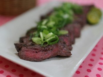 step6: 灑上蔥花擺上酸桔就完成囉