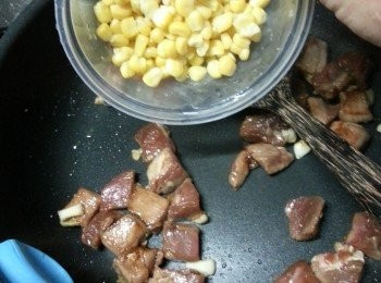 step5: 加入粟米粒炒勻