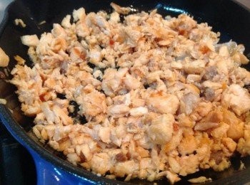 step1: 鮭魚煎熟打鬆