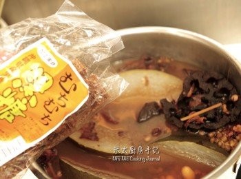 step3: 加入適量的黑糖，待糖溶後關火，待涼。