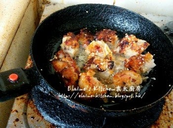 step14: 將待涼的蘿蔔糕入雪櫃靜待一晚 , 切片或切粒 , 放入鑊中用慢火慢慢煎至兩面金黃色即可