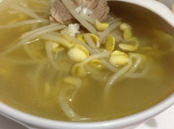 step2: 加入瘦肉片滾到出味加入黑椒碎及塩便可關火享用