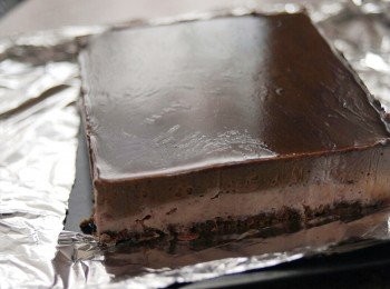 step11: 用熱毛巾圍著慕斯圈一會，然後慢慢脫模