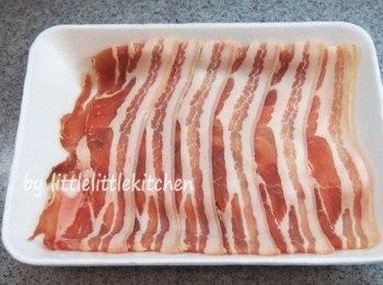 step1: 豬肉片切細塊，滾水灼熟，盛起