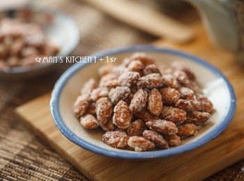 step5: 充滿古早味甜點的掛霜堅果是不是很簡單卻又充滿味道呢？你也快點來嘗試看看吧！