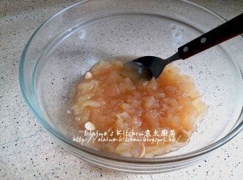 step5: 煲1 1/2小時後將蘋果盛起放入大碗內 , 蘋果去皮將蘋果肉壓成蓉