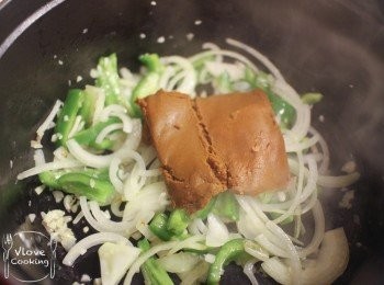 step5: 加入咖哩醬炒香