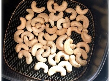 step2: 用airfryer, 145度焗7分鐘至金黃。