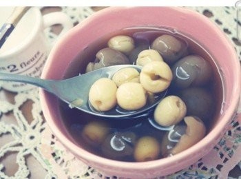 step5: 蓮子軟嫩~~ 加了冰糖的甜湯比較不會膩喔^^"