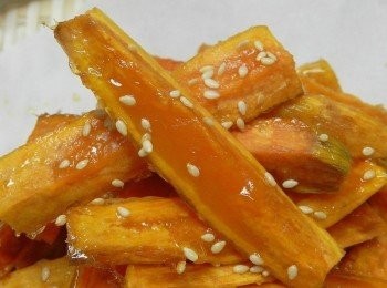 step6: 等地瓜降溫後，外面的糖就會形成糖衣，吃起來脆脆的，很好吃喔!!