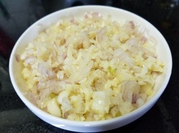 step1: 蒜頭，乾蔥