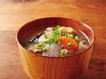 step7: 盛入碗中並擺上蔥花，撒入七味辣椒粉