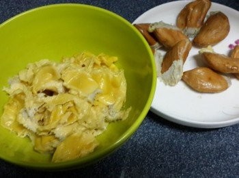 step2: 將貓山王榴槤去核取肉