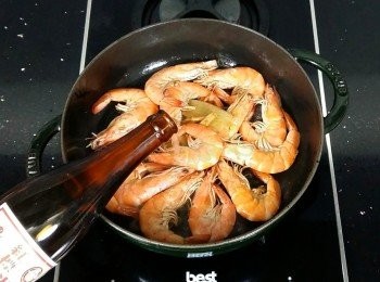 step8: 可先用米酒嗆出酒香。