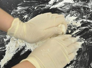 step8: 將麵粉揉勻成糰