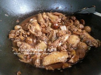 step9: 用中火煮滾後轉慢火炆30分鐘 , 再熄火焗10分鐘