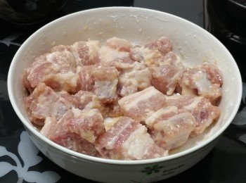 step5: 使排骨外形成粉漿