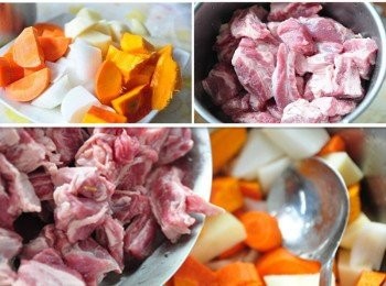 step1: 準備將南瓜、洋蔥、紅蘿蔔切塊，並將牛腩稍川燙後，通通放入電鍋內鍋中