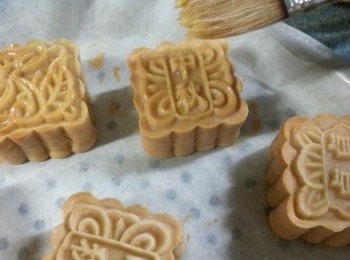 step19: 取出再掃糖水,再焗多2分鐘,反轉底部再焗5分