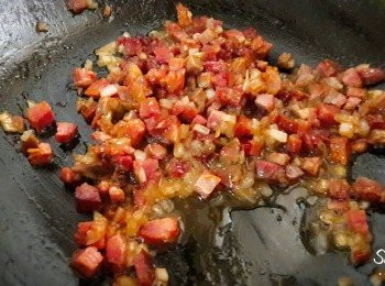 step5: 炒均勻後 , 熄火 , 起鍋前加入半個檸檬汁和檸檬皮屑拌勻