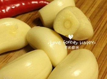 step3: 辣椒切粒, 蒜頭剁成蓉
