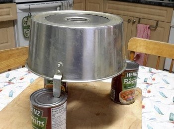 step5: 取出馬上將盆倒轉，待冷後才用小刀在圍邊脫盆