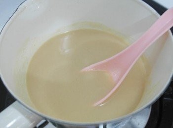 step3: 將熱水及味噌.醬油及糖一起混和攪拌均勻即成味噌醬^^