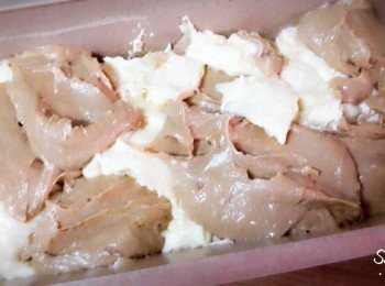 step9: 二份麵糰用湯匙交叉錯開的加入