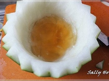 step2: 係另一個煲內，用冬瓜粒及其他材料去煲個湯，大約20分鐘,