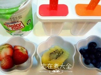 step1: 所有水果洗乾淨抹乾水，士多啤梨及奇異果切片