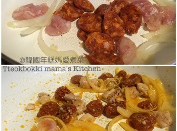 step2: 熱鑊下油炒香蒜蓉洋蔥，加入雞肉和Chorizo炒熟至辣肉腸出紅油。