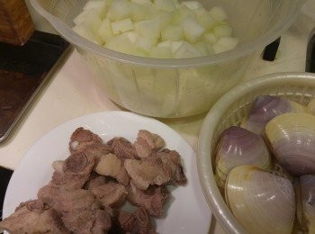 step2: 冬瓜切粒備用,貴妃蚌擦乾淨備用。