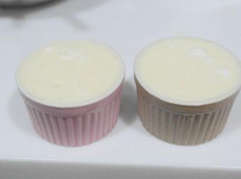 step12: 接著裝進烤碗中~滿滿的裝滿然後刮去多餘的份量,刮成表面光滑的樣子!!!接著放入預熱170度烤箱烤約15-20分鐘即完成^^