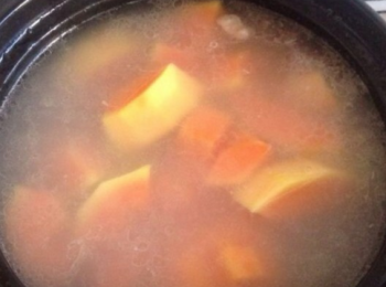 step4: 最後加入木瓜，再煮10分鐘后下鹽，味精調味即可。