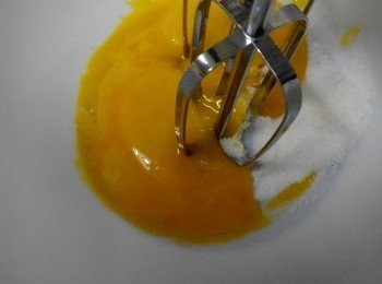 step1: 1、將A攪拌至松發濃稠。