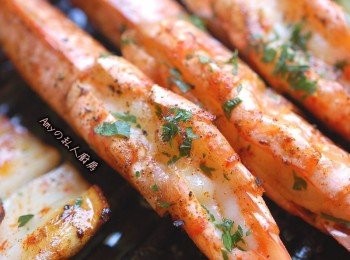 step7: 海大蝦香煎後的肉質,非常彈牙鮮甜,連蝦殼及蝦頭都非常美味~