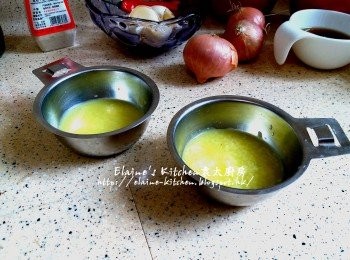 step2: 薑去皮蘑成薑汁蓉 , 分兩份(一份用黎醃豬扒 , 一份用黎炒小棠菜)