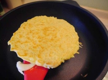 step3: *續煎至可以翻面~