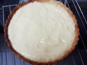 step6: 待撻皮徹底待涼後，加入卡士達醬