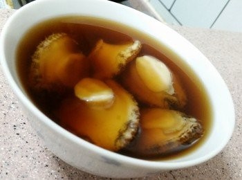 step4: 起出鮑魚鮑肉再冲洗乾淨，抹乾置碗中倒入醉汁浸過夜便可。